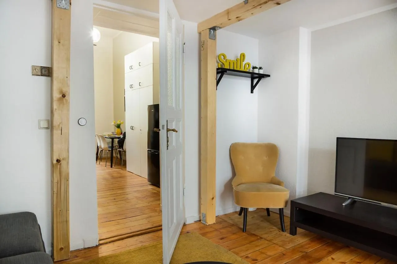 Lr Renovated +Ac+Rain Shower+Wooden Floorboards Apartment Berlin 0*,  Germany