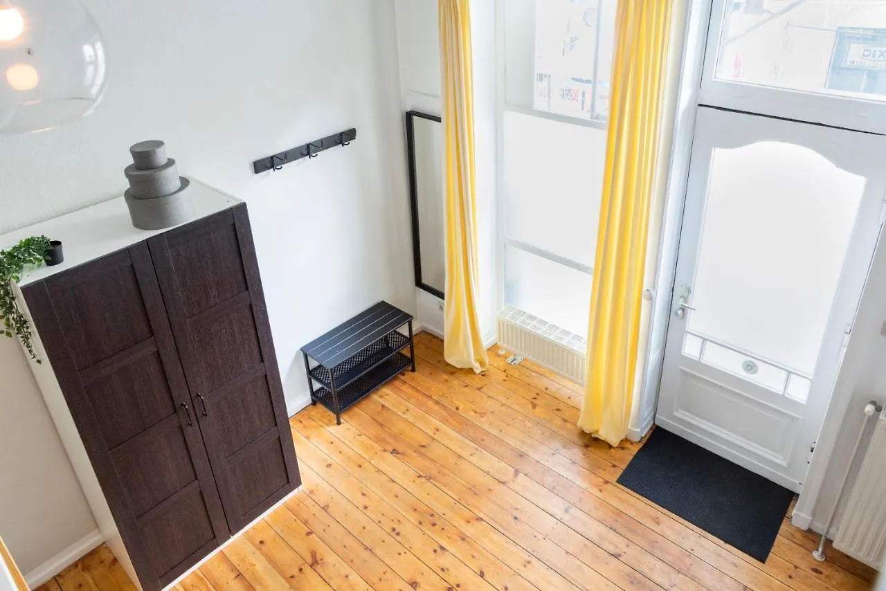 Lr Renovated +Ac+Rain Shower+Wooden Floorboards Apartment Berlin 0*,  Germany